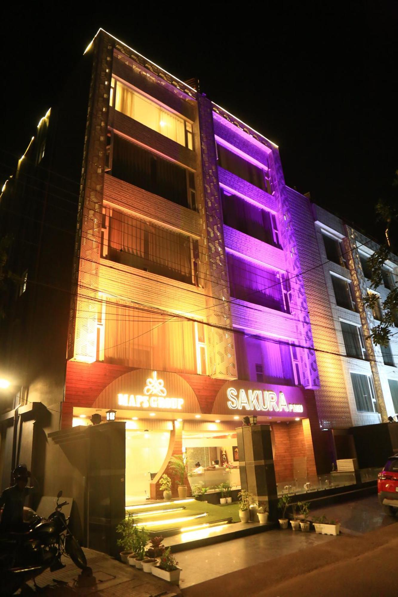 Hotel Sakura By Maps Gurgaon Bagian luar foto